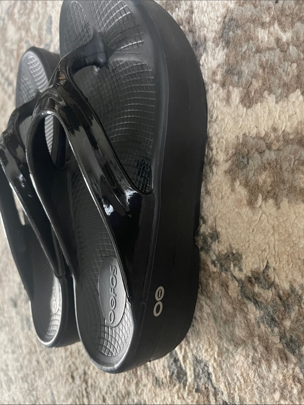 Oofos Oomega Oolala Recovery flip flops. Size 7 - Picture 5 of 7